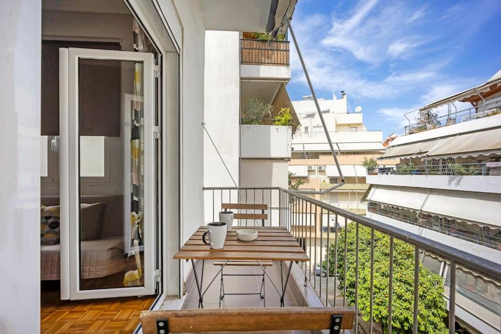 Apartment In The Middle Of Everything เอเธนส์ ภายนอก รูปภาพ