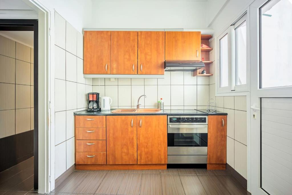 Apartment In The Middle Of Everything เอเธนส์ ภายนอก รูปภาพ