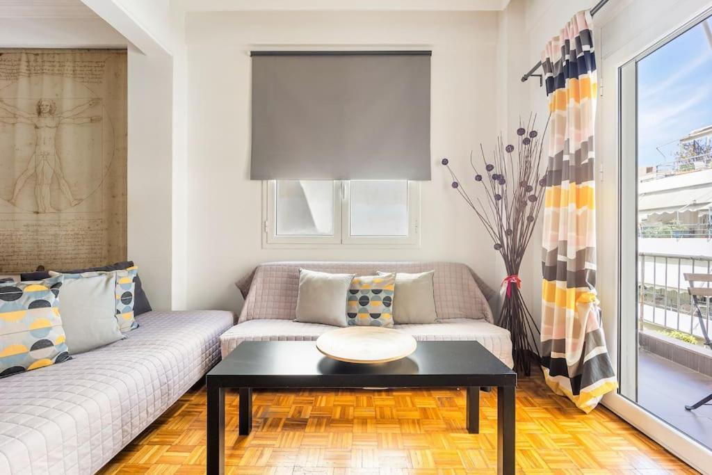 Apartment In The Middle Of Everything เอเธนส์ ภายนอก รูปภาพ