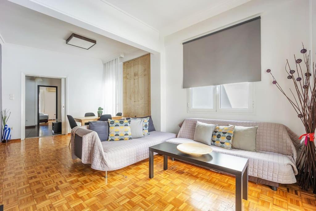 Apartment In The Middle Of Everything เอเธนส์ ภายนอก รูปภาพ