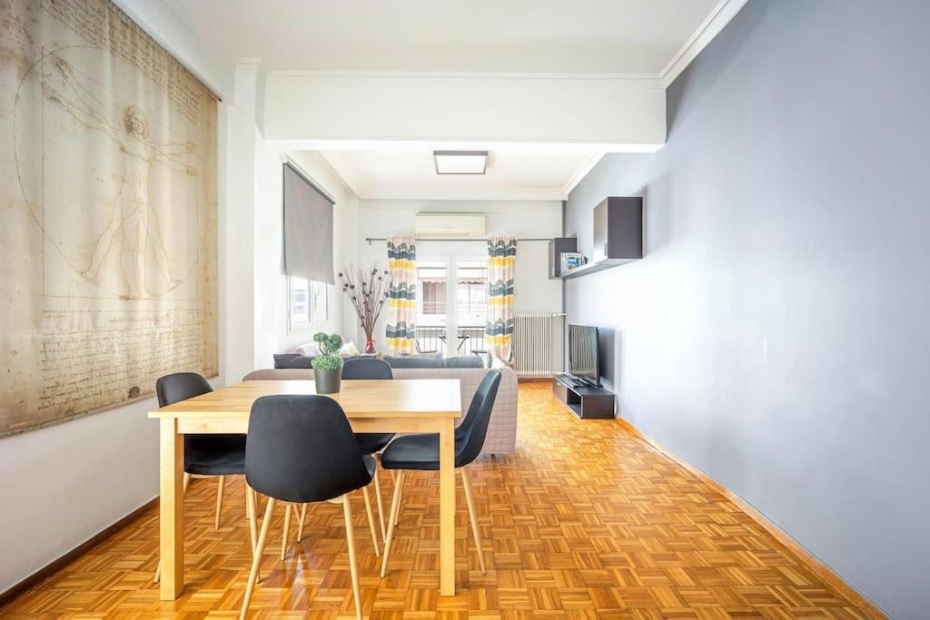 Apartment In The Middle Of Everything เอเธนส์ ภายนอก รูปภาพ